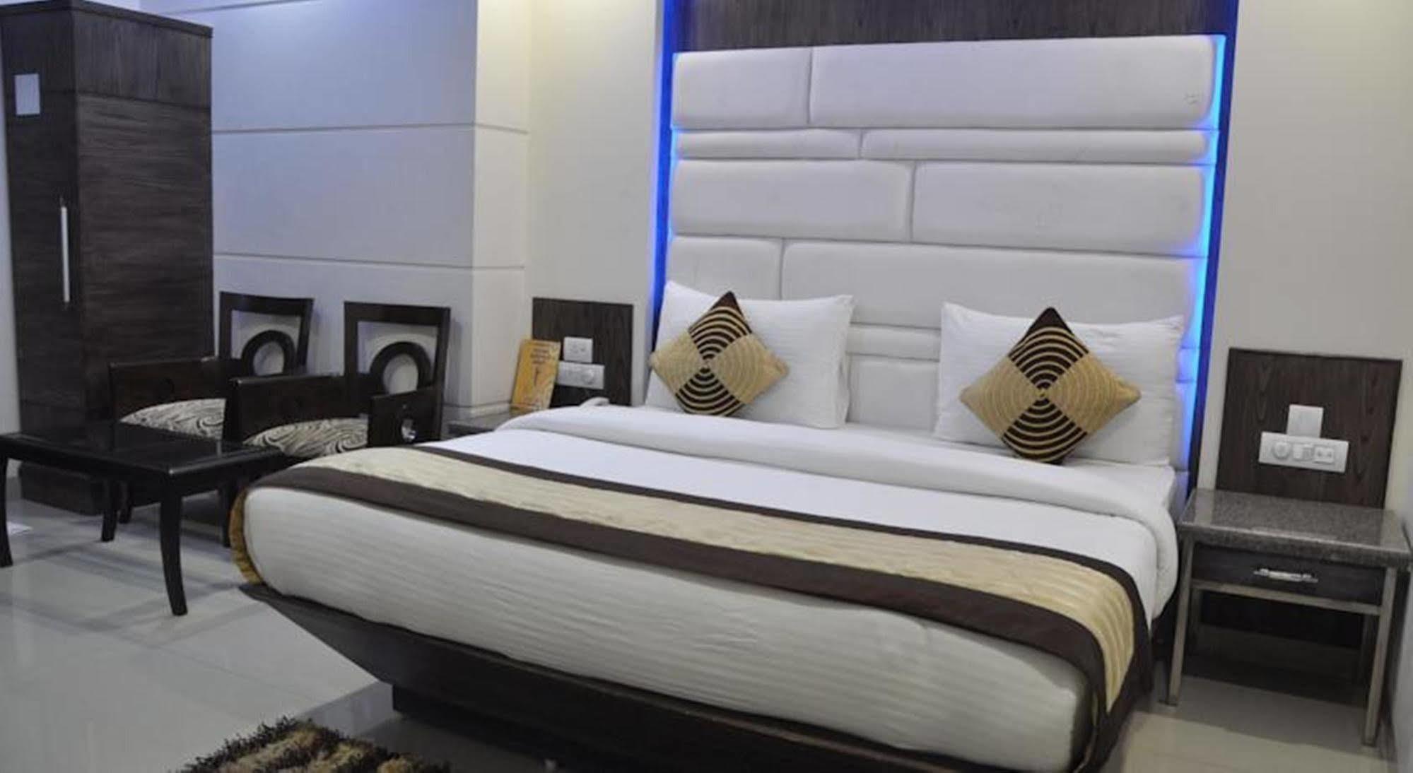 Hotel Stay Well Dx Új-Delhi Kültér fotó