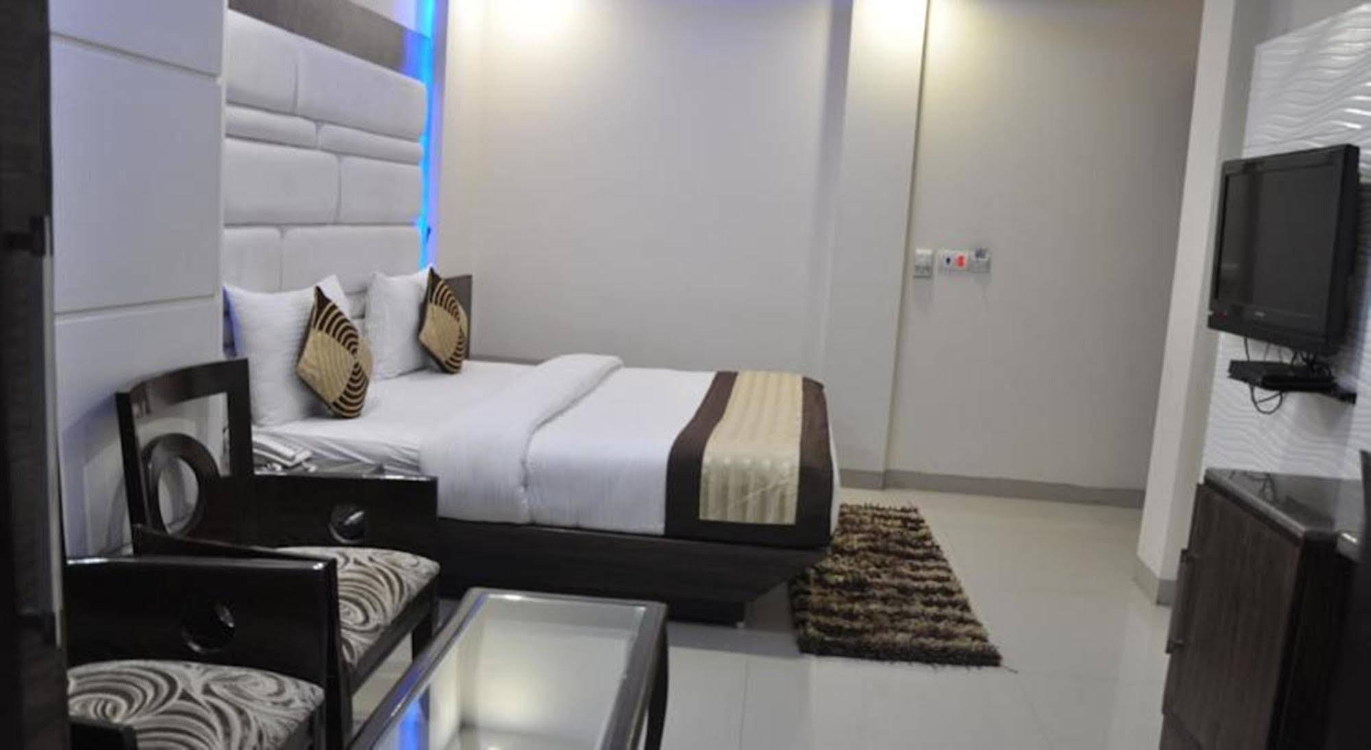 Hotel Stay Well Dx Új-Delhi Kültér fotó