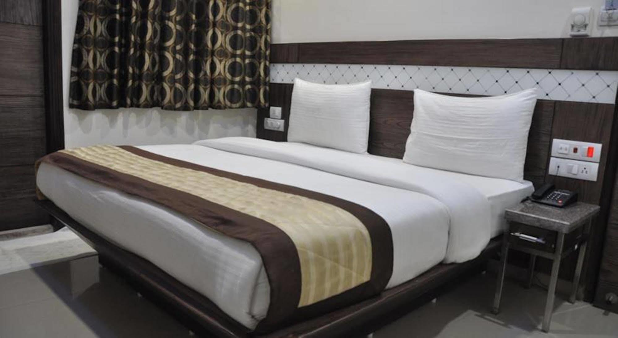 Hotel Stay Well Dx Új-Delhi Kültér fotó